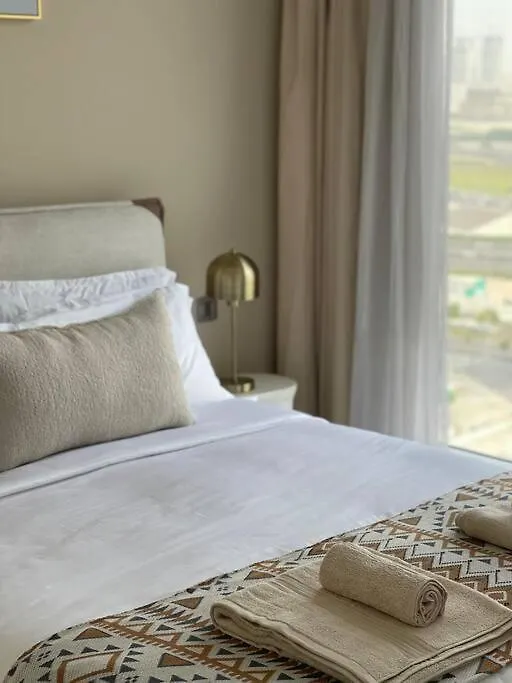 1Bdr-Furnished Apartment, Business Bay, Canal View ドバイ 0*,
