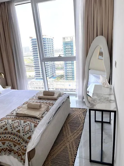 1Bdr-Furnished Apartment, Business Bay, Canal View ドバイ